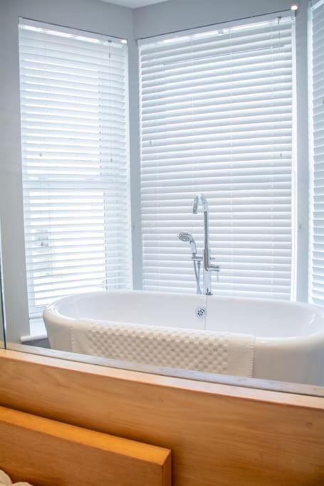 Edge14- Spacious, Stylish And Near The Beach! New Quay Dış mekan fotoğraf